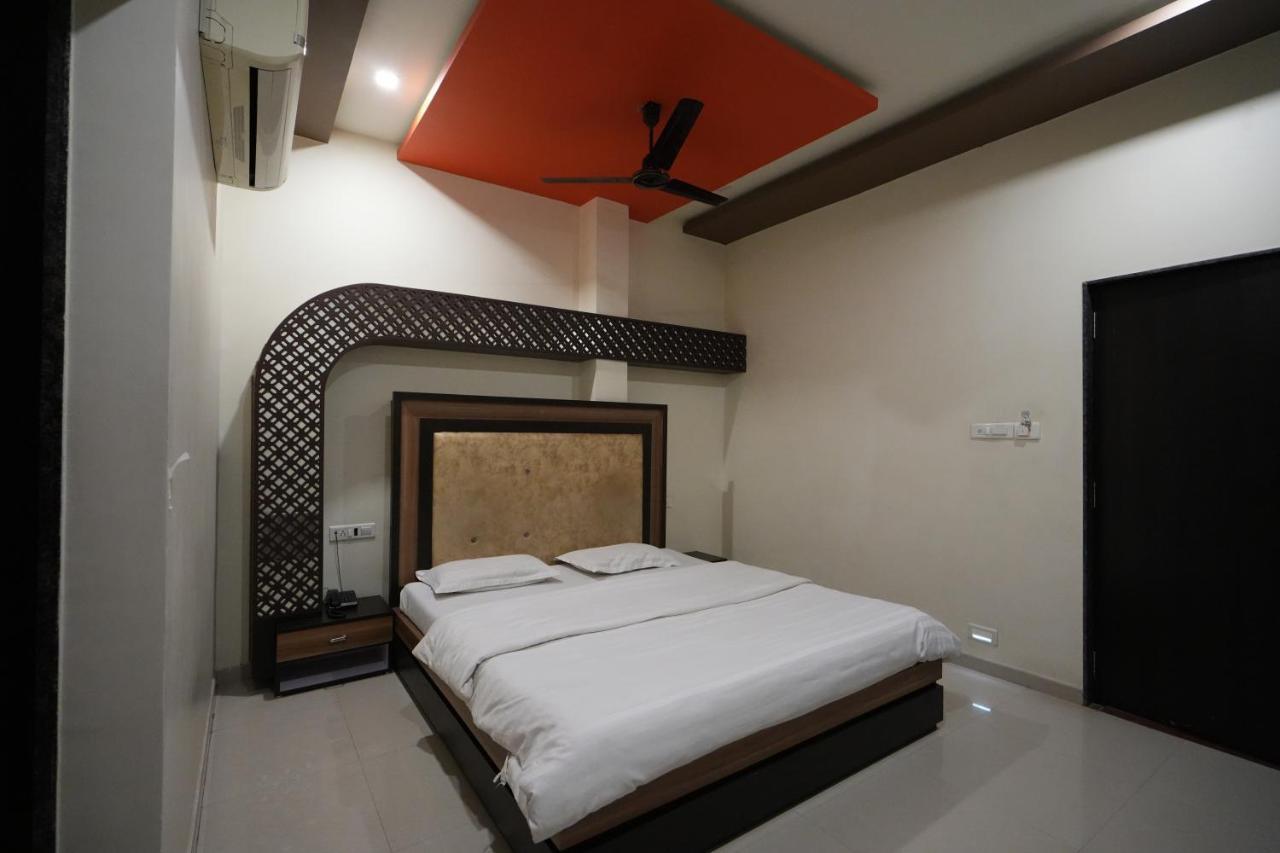 Hotel Ravi Residency Nadiad Экстерьер фото