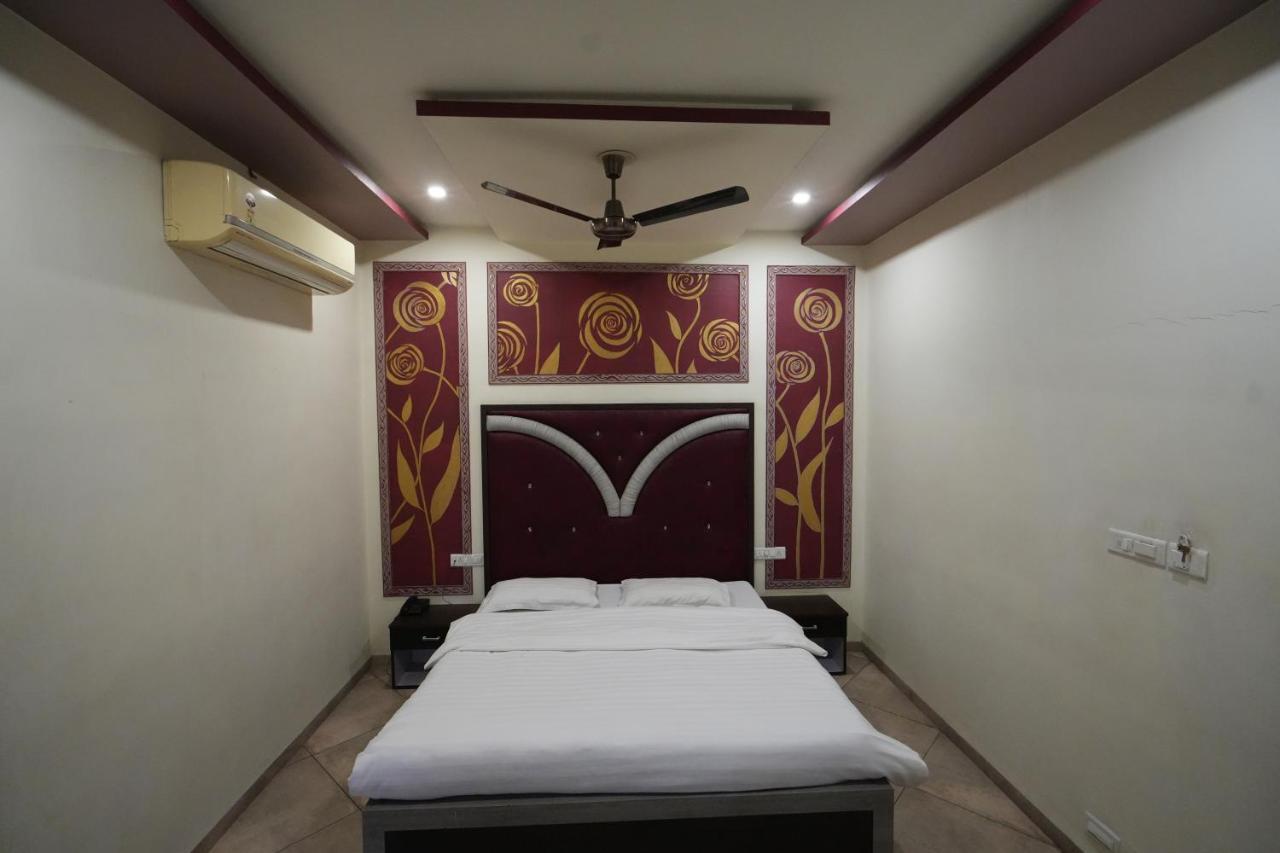 Hotel Ravi Residency Nadiad Экстерьер фото
